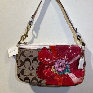 Signature Coach Poppy floral  Demi clutch